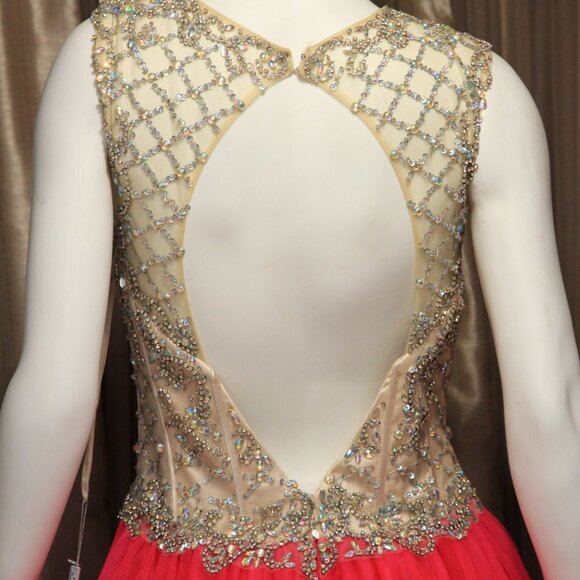 Dress - Picture 4 of 9